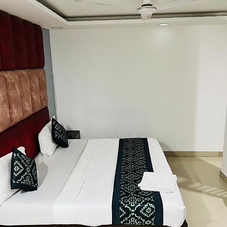 Hotel Marina Near Igi Airport Delhi New Delhi Extérieur photo